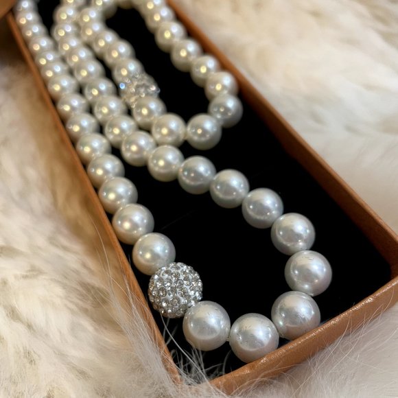 Pearl Necklace & Bracelet Set - Picture 2 of 5